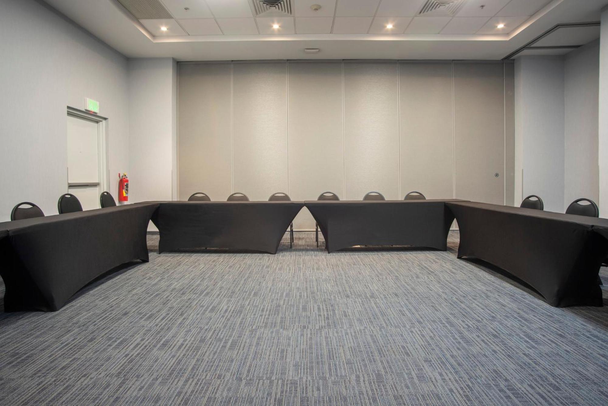 Holiday Inn Express Guadalajara Iteso By Ihg Zapopan Buitenkant foto