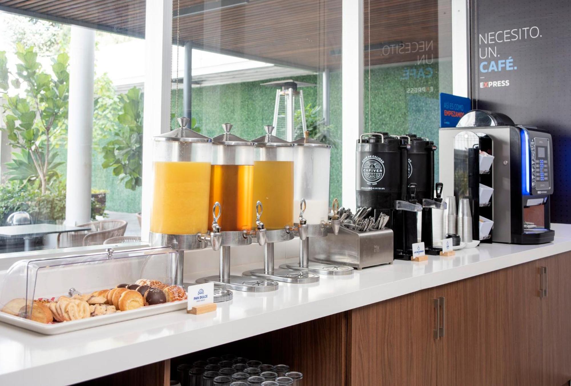 Holiday Inn Express Guadalajara Iteso By Ihg Zapopan Buitenkant foto