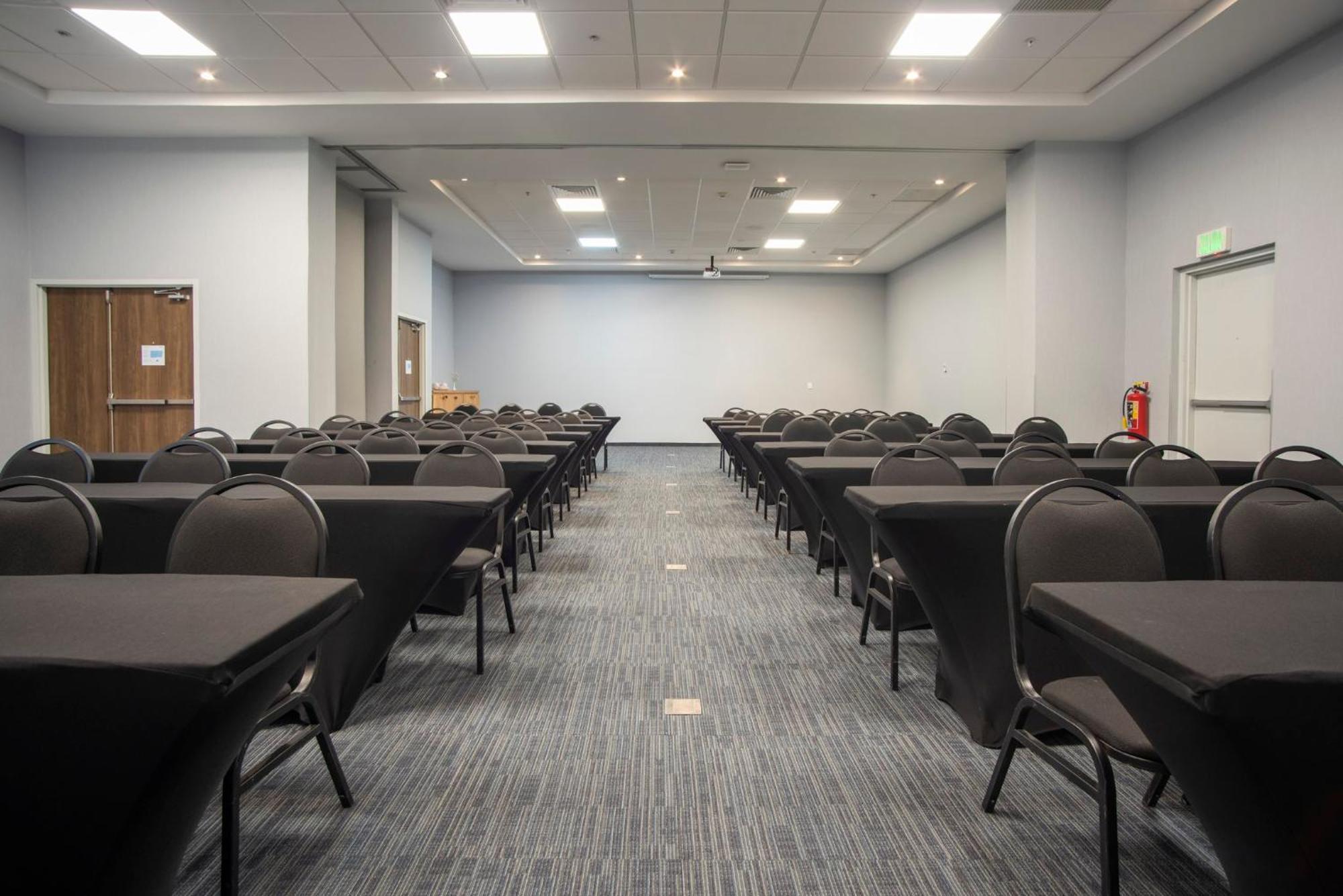 Holiday Inn Express Guadalajara Iteso By Ihg Zapopan Buitenkant foto